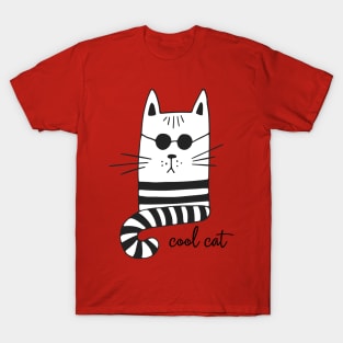 Animals: Cool cat wears his sunglasses at night T-Shirt